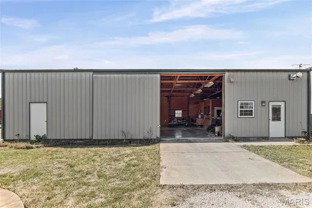 $1,100,000 | 5238 Woodhaven Road, Pinckneyville, IL 62274