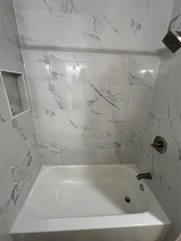 207 Wilmer Heights Drive Wilmer, TX 75172 - Photo 14 of 22 a bathroom with a shower and a bathtub