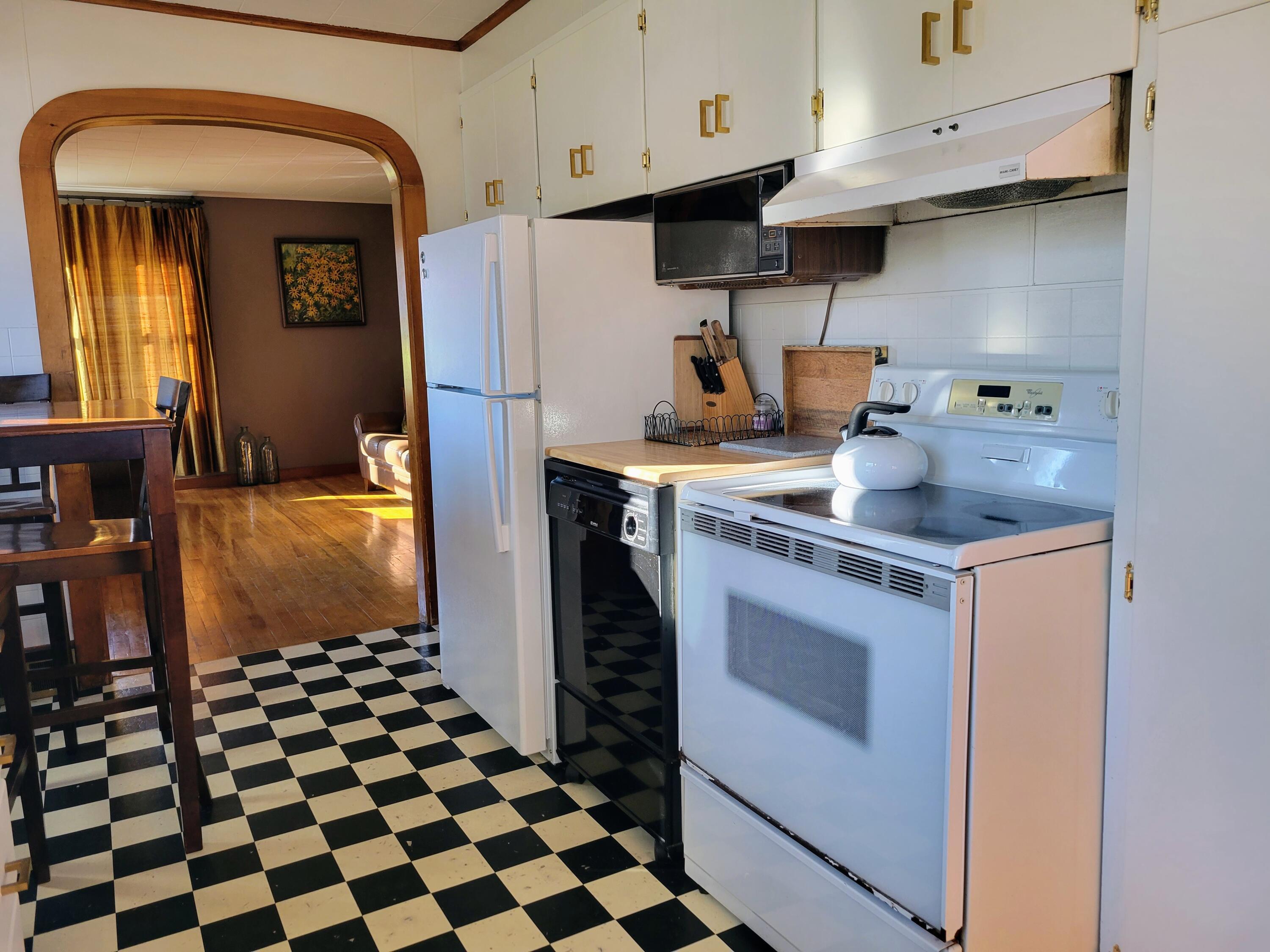 10 Pilgrim Road Caribou, ME 04736 - Photo 14 of 34 Kitchen appliances