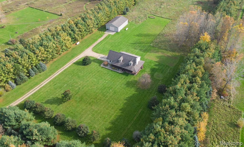 5868 Lovejoy Road Perry, MI 48872 - Photo 3 of 32