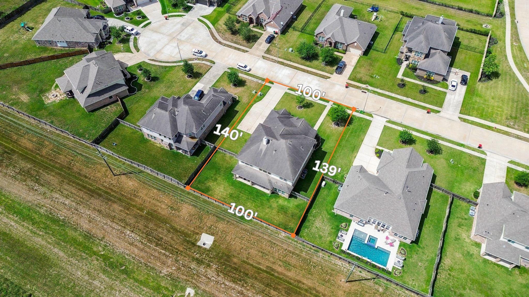 2714 Topaz Cove Lane Rosharon, TX 77583 - Photo 5 of 50 an aerial view of houses with yard