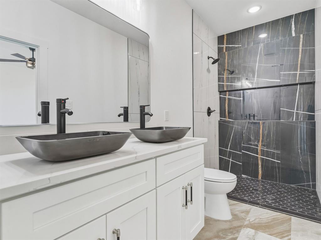 1412 Ridgeview Circle Granbury, TX 76048 - Photo 13 of 20 a bathroom with a double vanity sink and a mirror