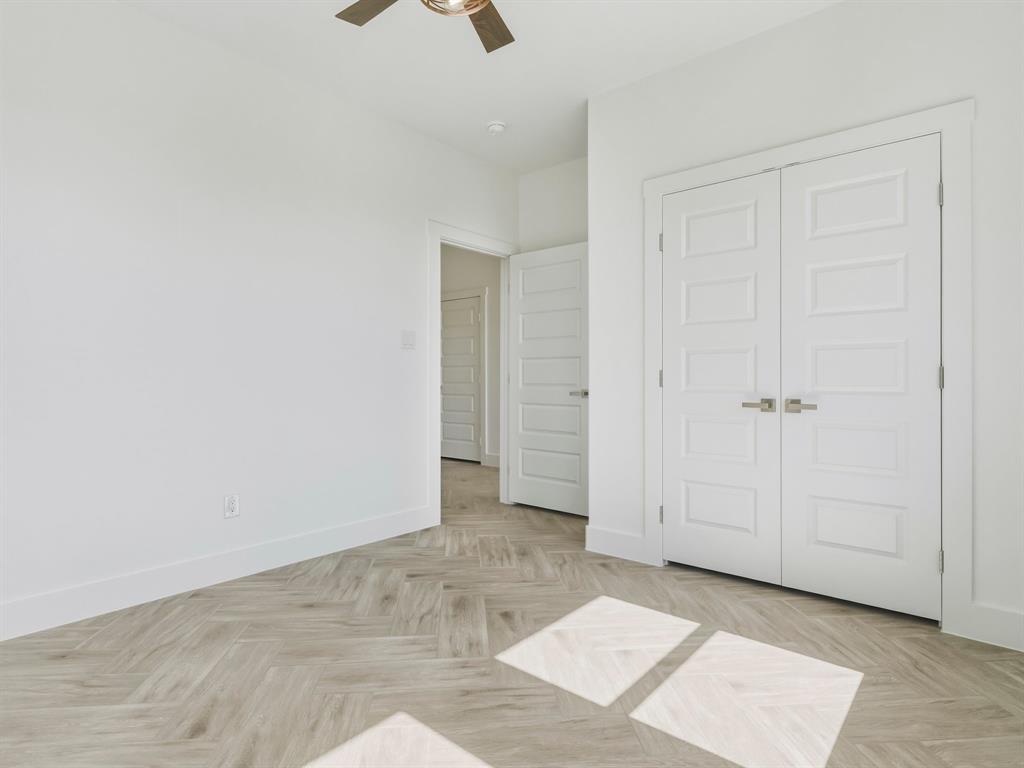 1412 Ridgeview Circle Granbury, TX 76048 - Photo 15 of 20 an empty room with closet