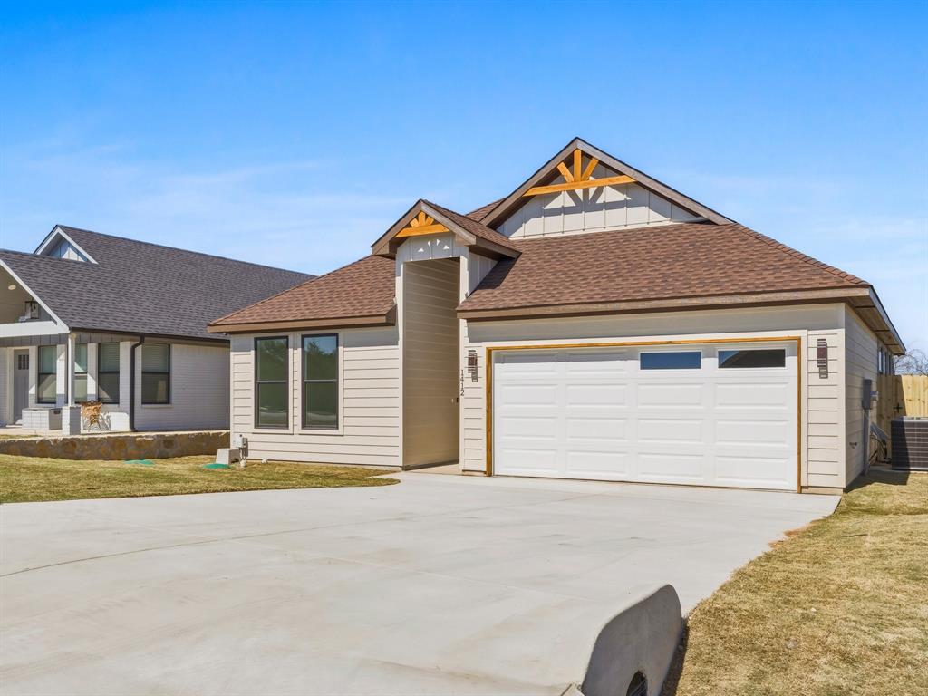 1412 Ridgeview Circle Granbury, TX 76048 - Photo 2 of 20 a front view of a house with yard