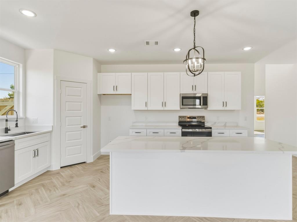 1412 Ridgeview Circle Granbury, TX 76048 - Photo 6 of 20 a kitchen with stainless steel appliances granite countertop a sink a stove and cabinets