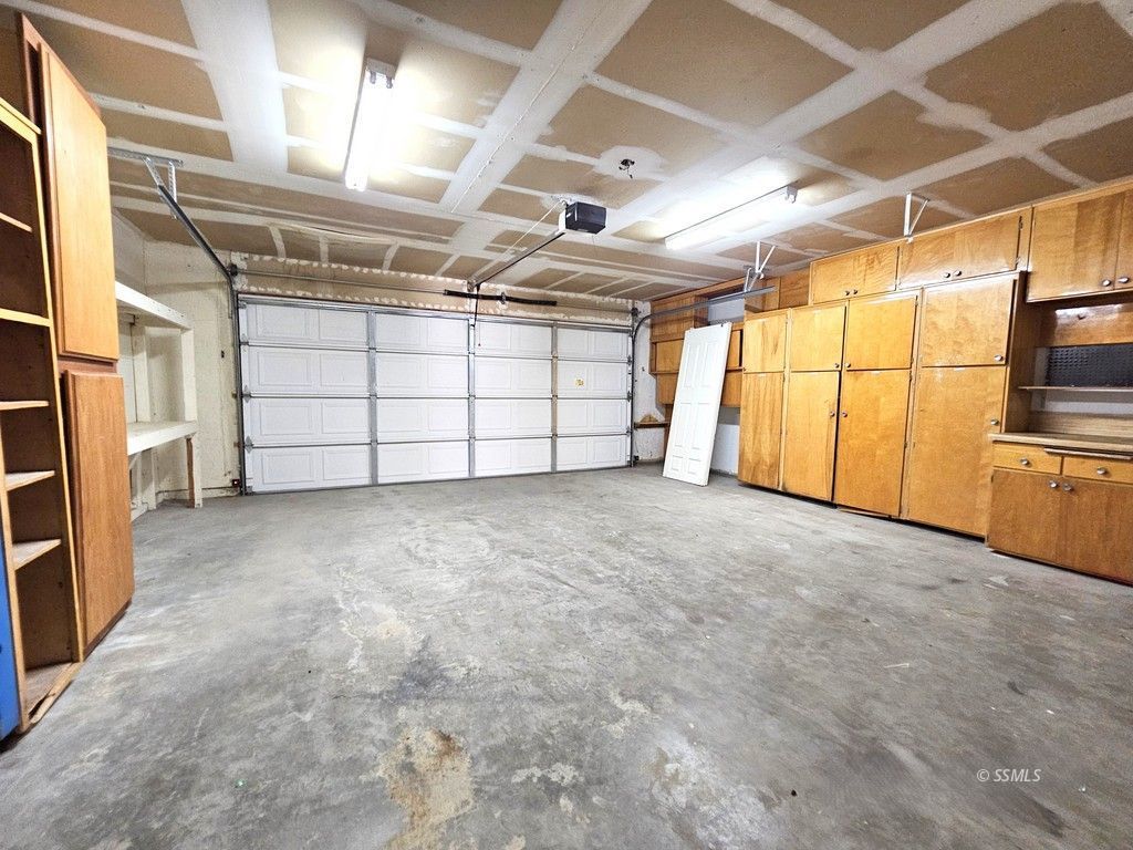 719 Regency Court Ridgecrest, CA 93555 - Photo 32 of 37 a view of a garage room