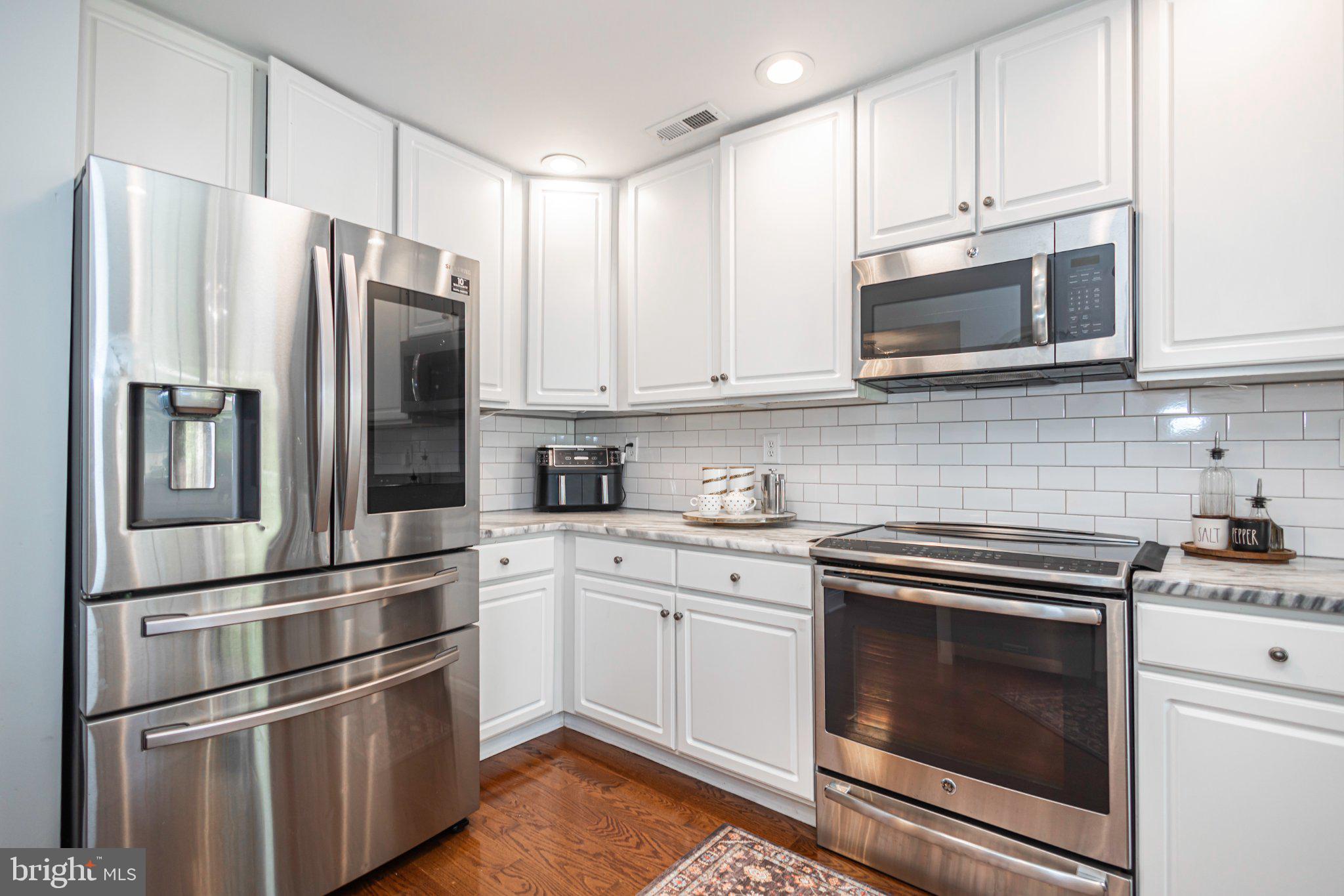 5086 Raintree Court Doylestown, PA 18902 - Photo 12 of 42 Stainless steel appliances
