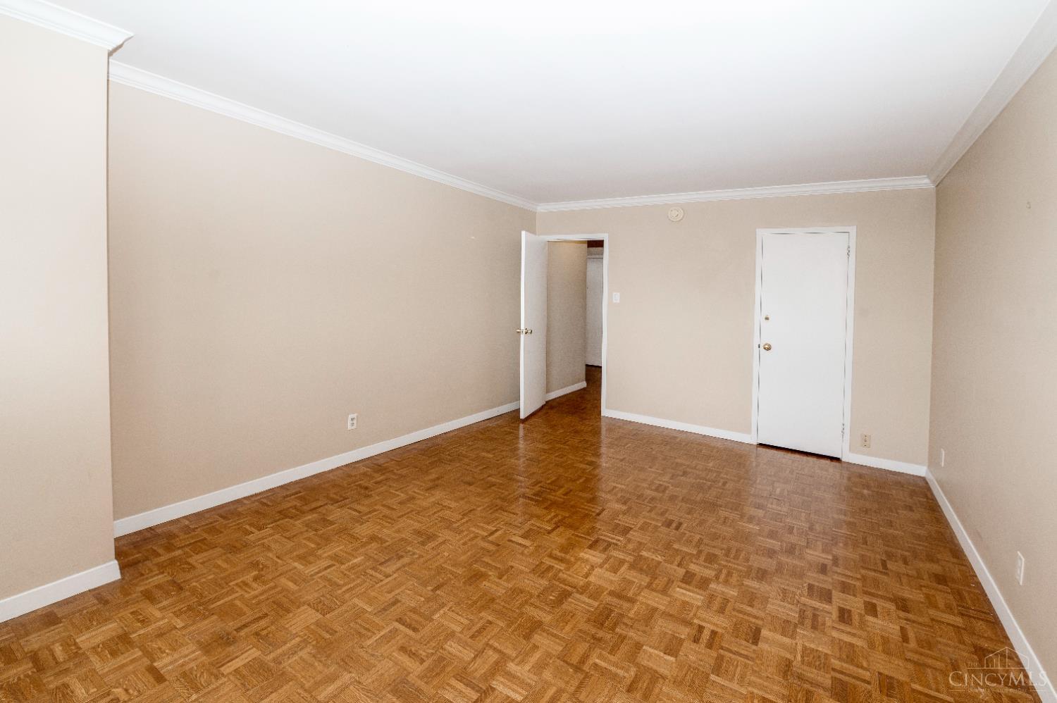 2324 Madison Road, Unit 1404 Cincinnati, OH 45208 - Photo 18 of 35