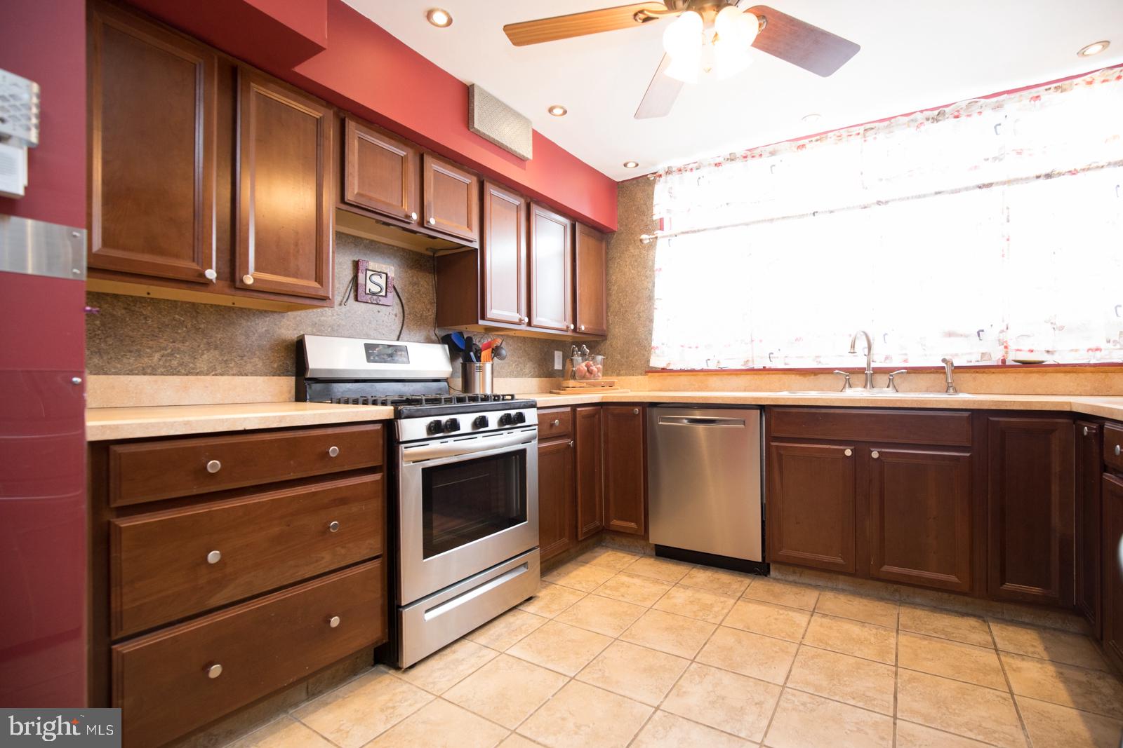 3120 Holly Road Philadelphia, PA 19154 - Photo 5 of 49