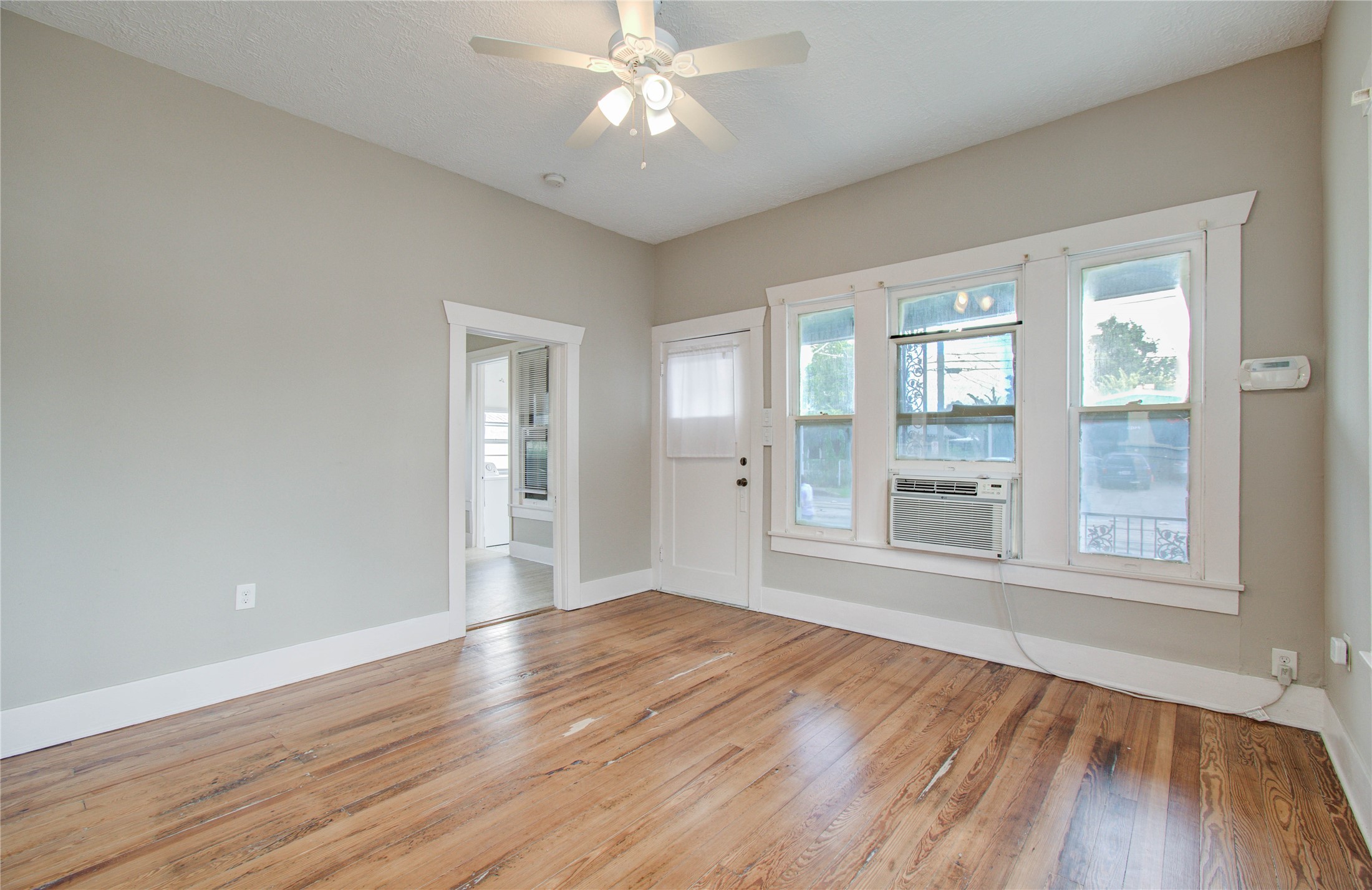 901 Boundary Street Houston, TX 77009 - Photo 5 of 31