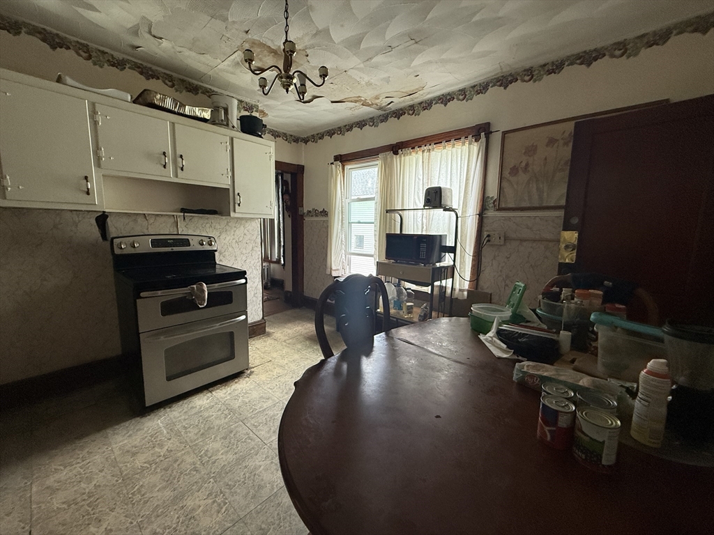 119-121 Middlesex Street Springfield, MA 01109 - Photo 10 of 31