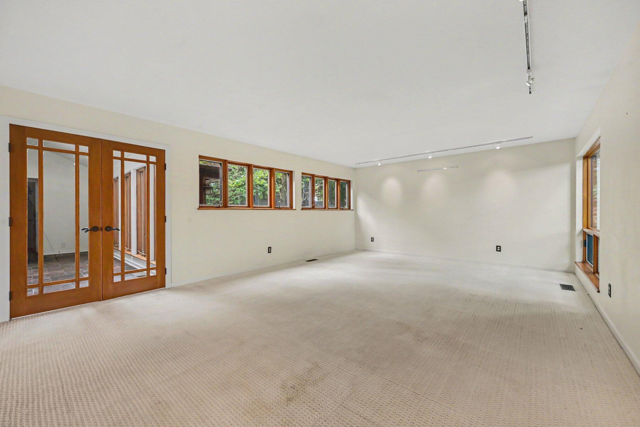 1628 Whites Road Kalamazoo, MI 49008 - Photo 15 of 22 008_file_9969
