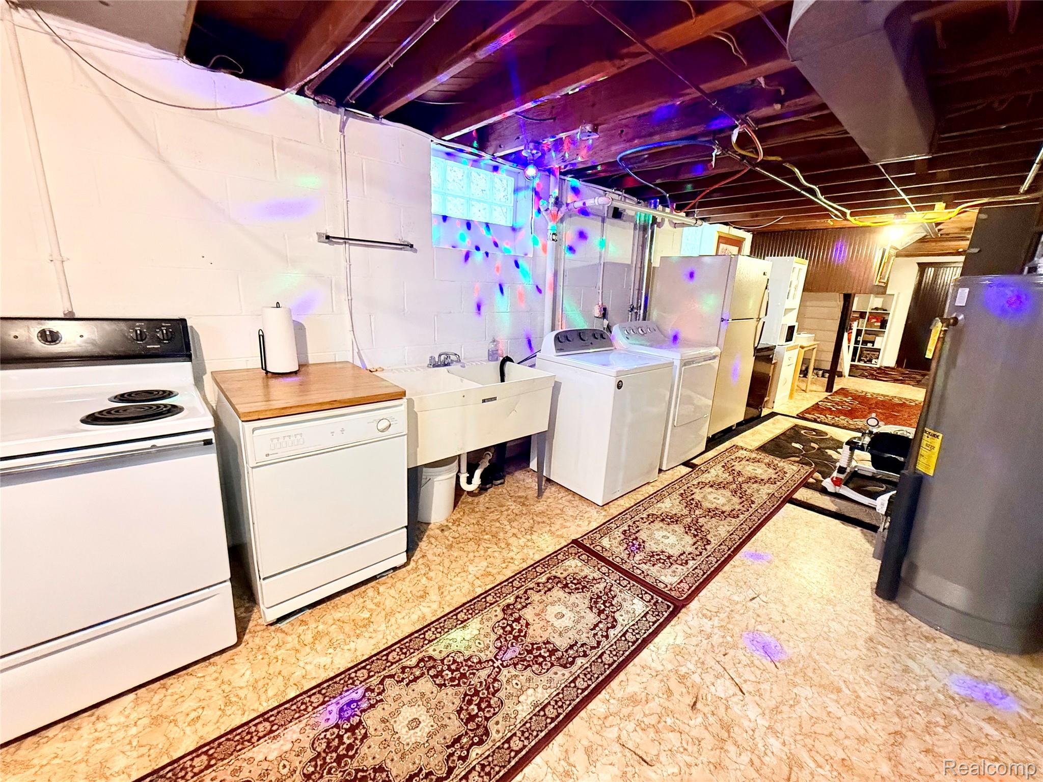 8152 Potomac Street Center Line, MI 48015 - Photo 33 of 39 .