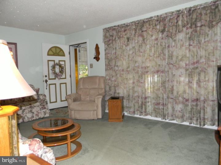 11 East Garden Road Broomall, PA 19008 - Photo 3 of 18 Gallery Image 3