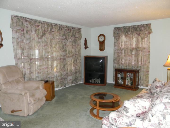 11 East Garden Road Broomall, PA 19008 - Photo 4 of 18 Gallery Image 4