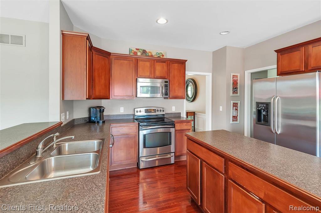 49535 Potomac Road Canton, MI 48188 - Photo 8 of 46