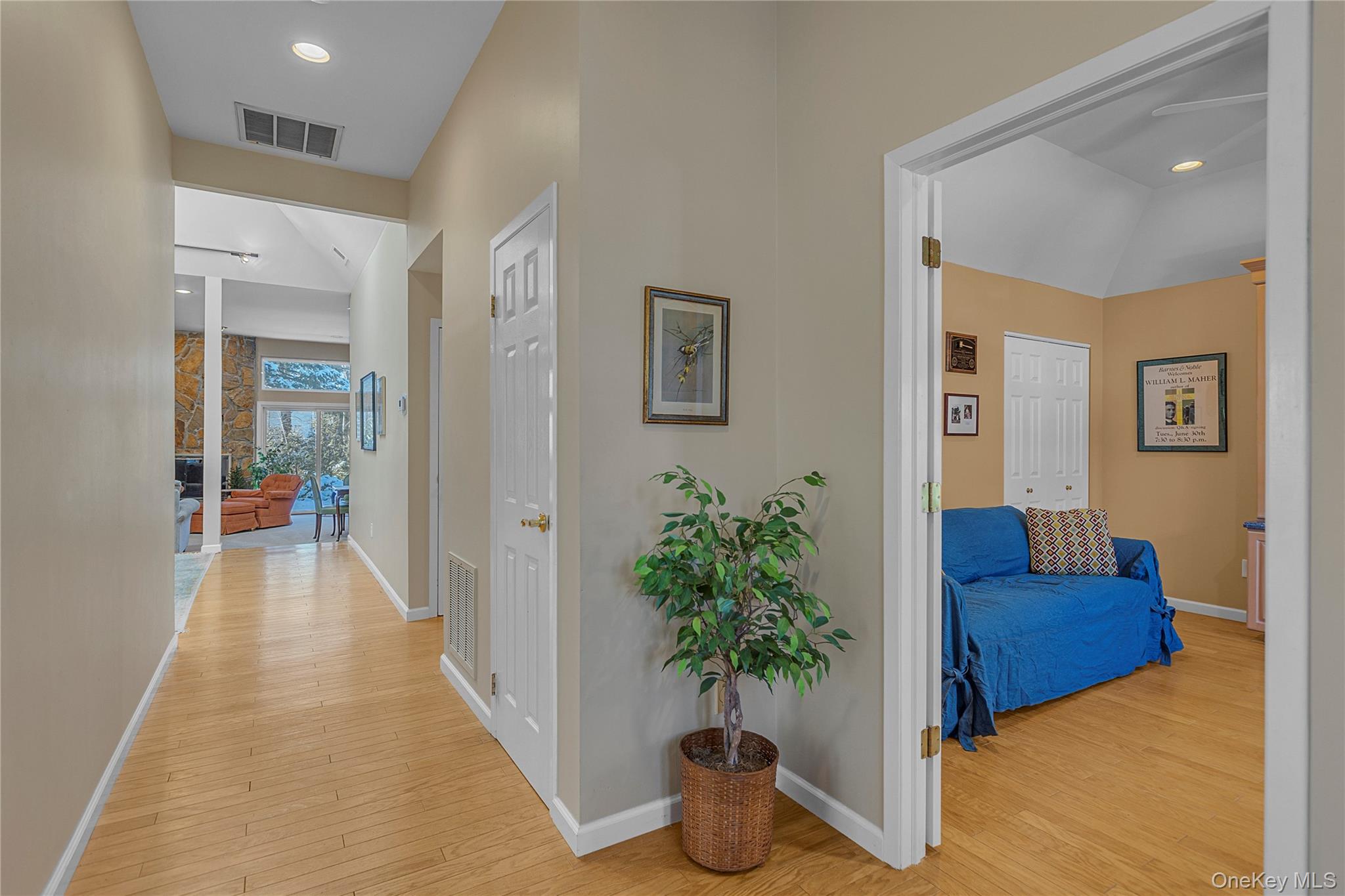 51 Hidden Ridge Drive Syosset, NY 11791 - Photo 3 of 23