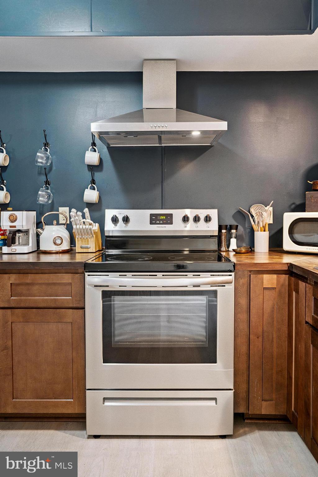 120 53rd Street, Unit H30102 Ocean City, MD 21842 - Photo 20 of 53 a stove top oven sitting inside of a kitchen