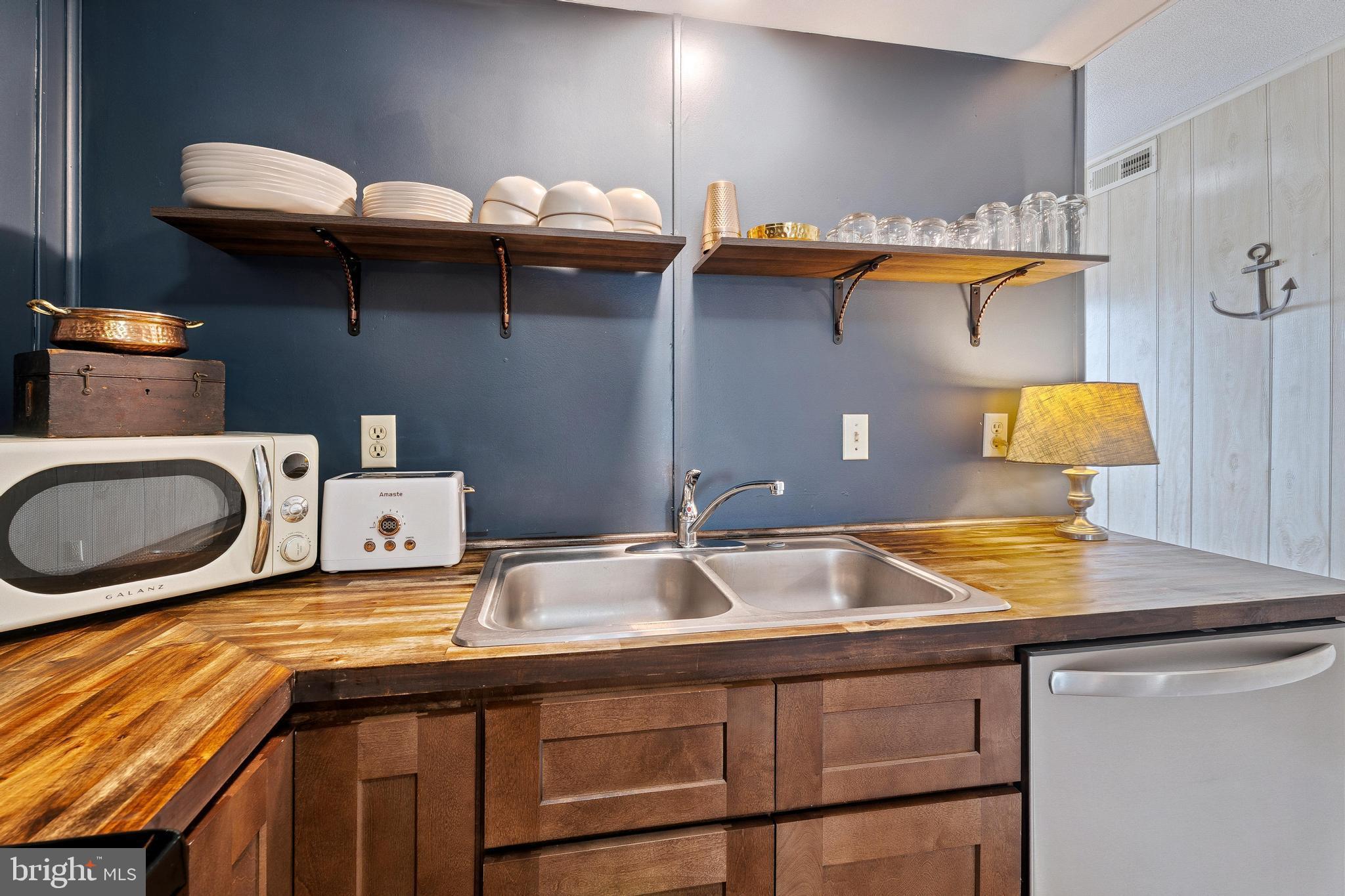 120 53rd Street, Unit H30102 Ocean City, MD 21842 - Photo 21 of 53 a bathroom with a sink and a mirror