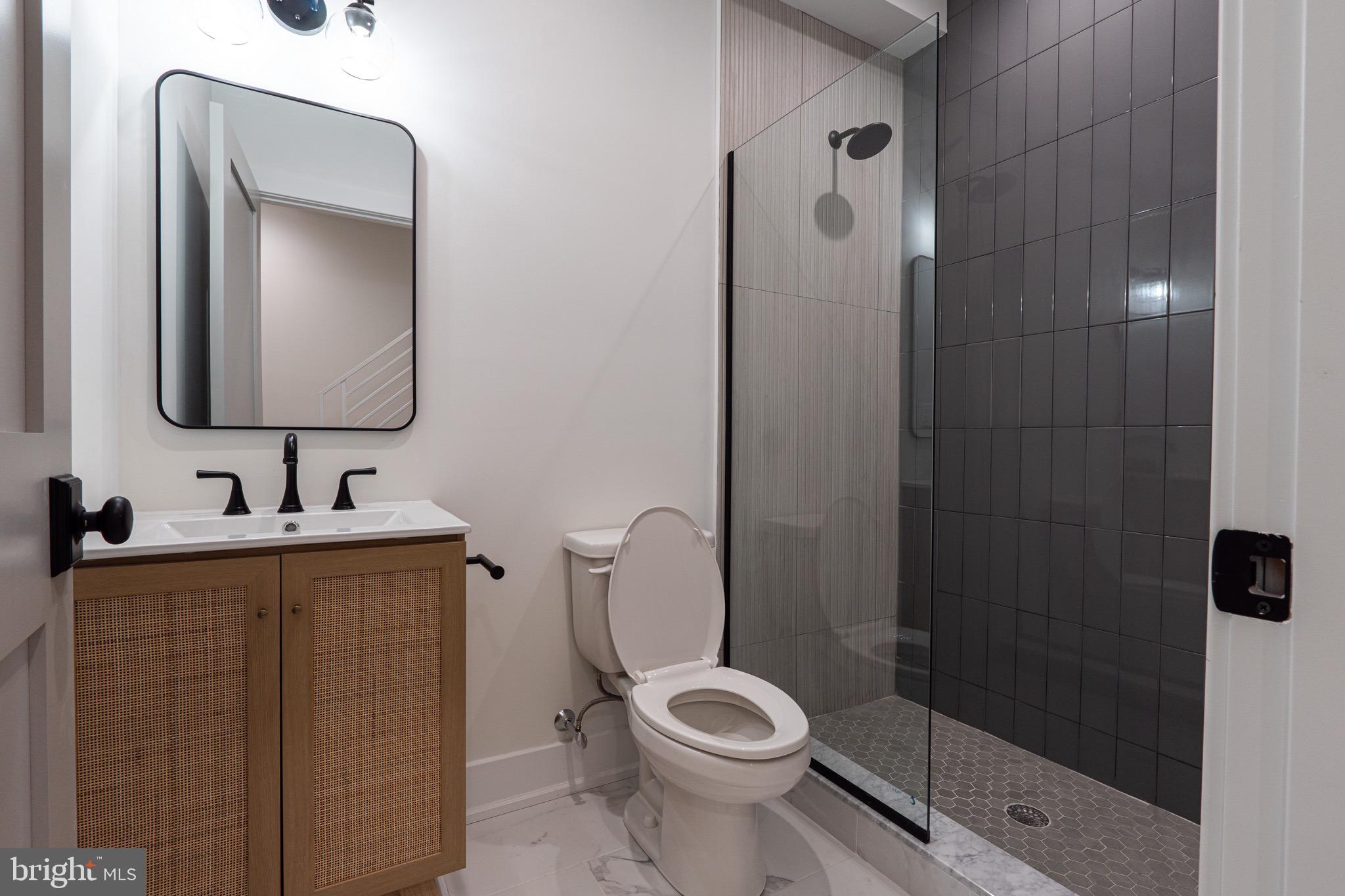 505 Mercy Street Philadelphia, PA 19148 - Photo 14 of 23 2nd Fl Bath