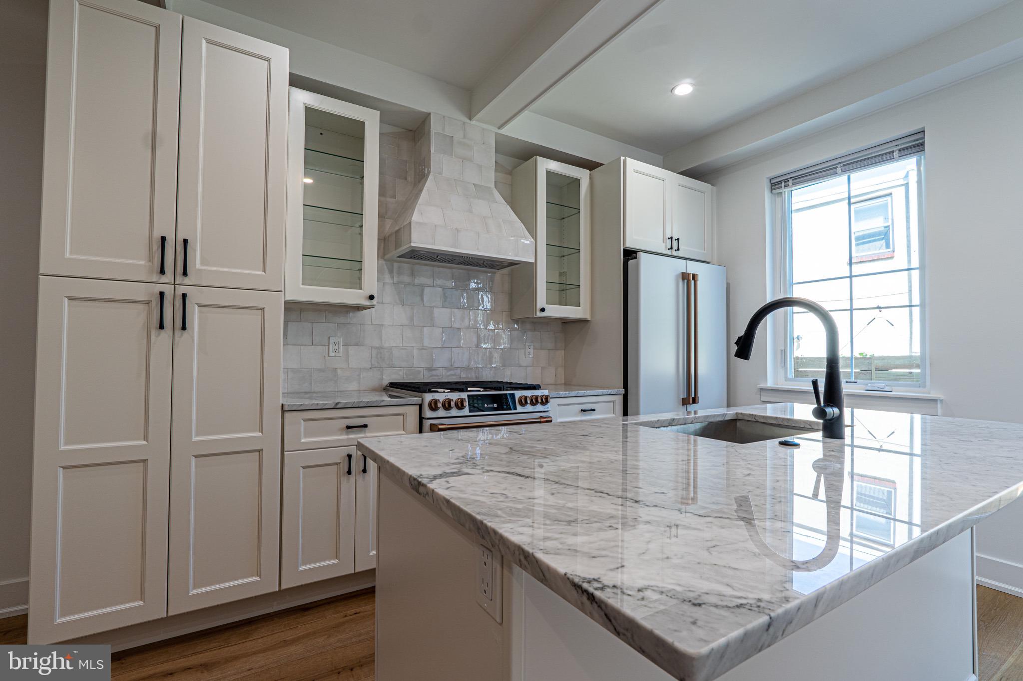 505 Mercy Street Philadelphia, PA 19148 - Photo 4 of 23 Kitchen