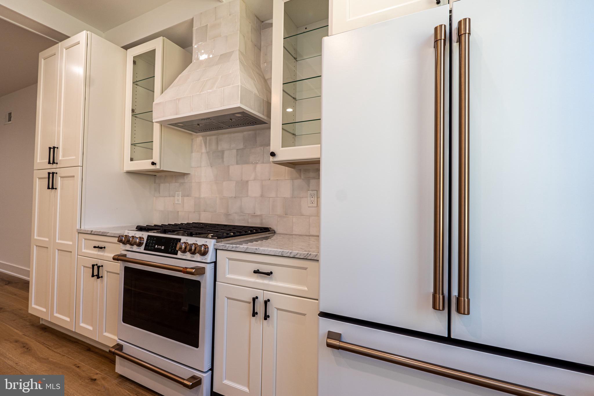 505 Mercy Street Philadelphia, PA 19148 - Photo 5 of 23 Kitchen