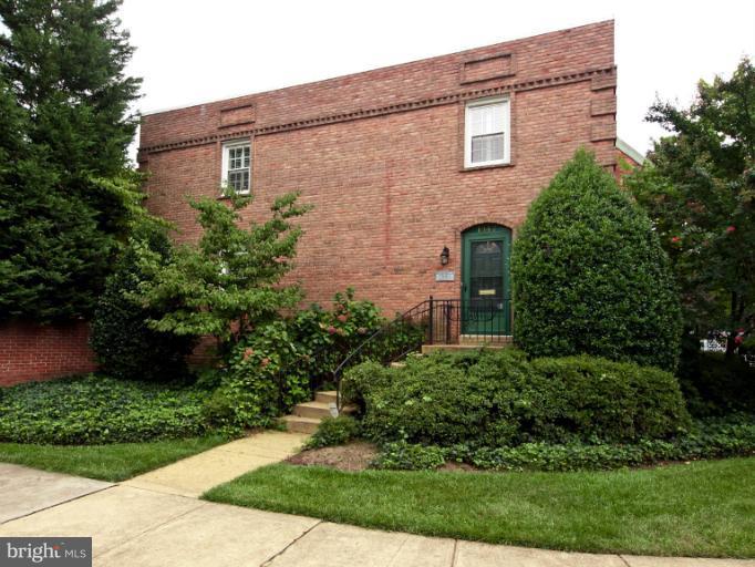 1147 Colonial Road McLean, VA 22101 - Photo 1 of 17 Exterior (Front)