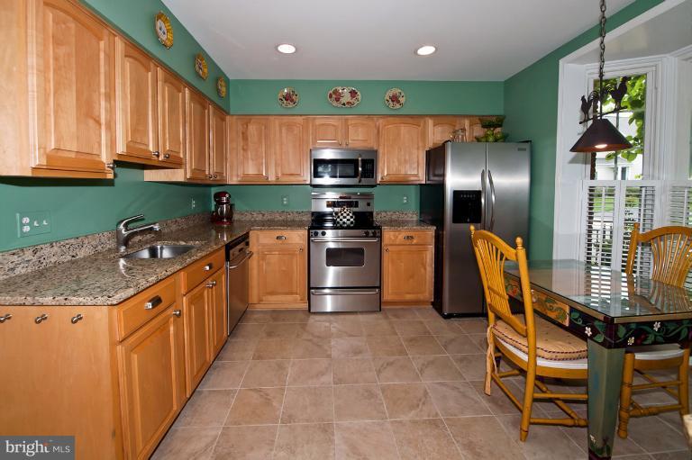 1147 Colonial Road McLean, VA 22101 - Photo 3 of 17 Kitchen
