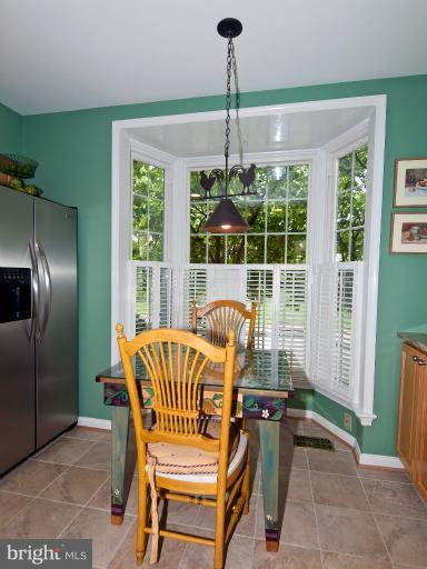 1147 Colonial Road McLean, VA 22101 - Photo 4 of 17 Kitchen