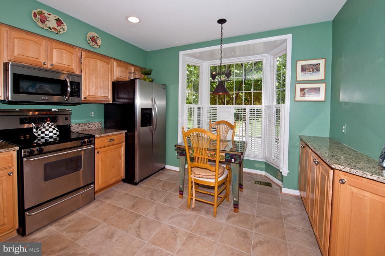 1147 Colonial Road McLean, VA 22101 - Photo 5 of 17 Kitchen