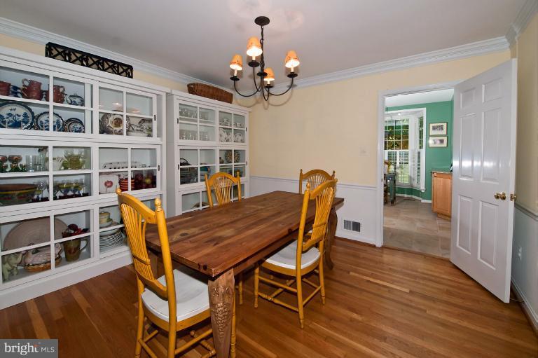 1147 Colonial Road McLean, VA 22101 - Photo 8 of 17 Dining Room