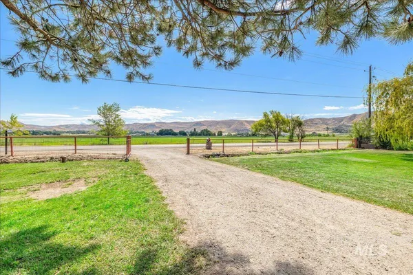 $660,000 | 2525 South Johns Avenue, Emmett, ID 83617