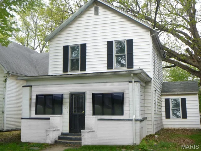 $49,900 | 120 North Sycamore Street, Centralia, IL 62801