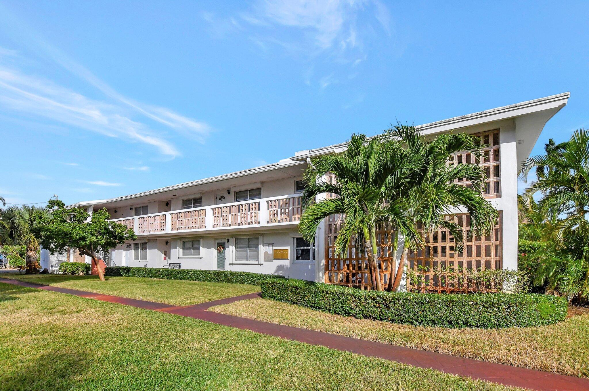 45 Southeast 13th Street, Unit B2 Boca Raton, FL 33432 - Photo 2 of 32 45 SE 13th Street, Boca Raton