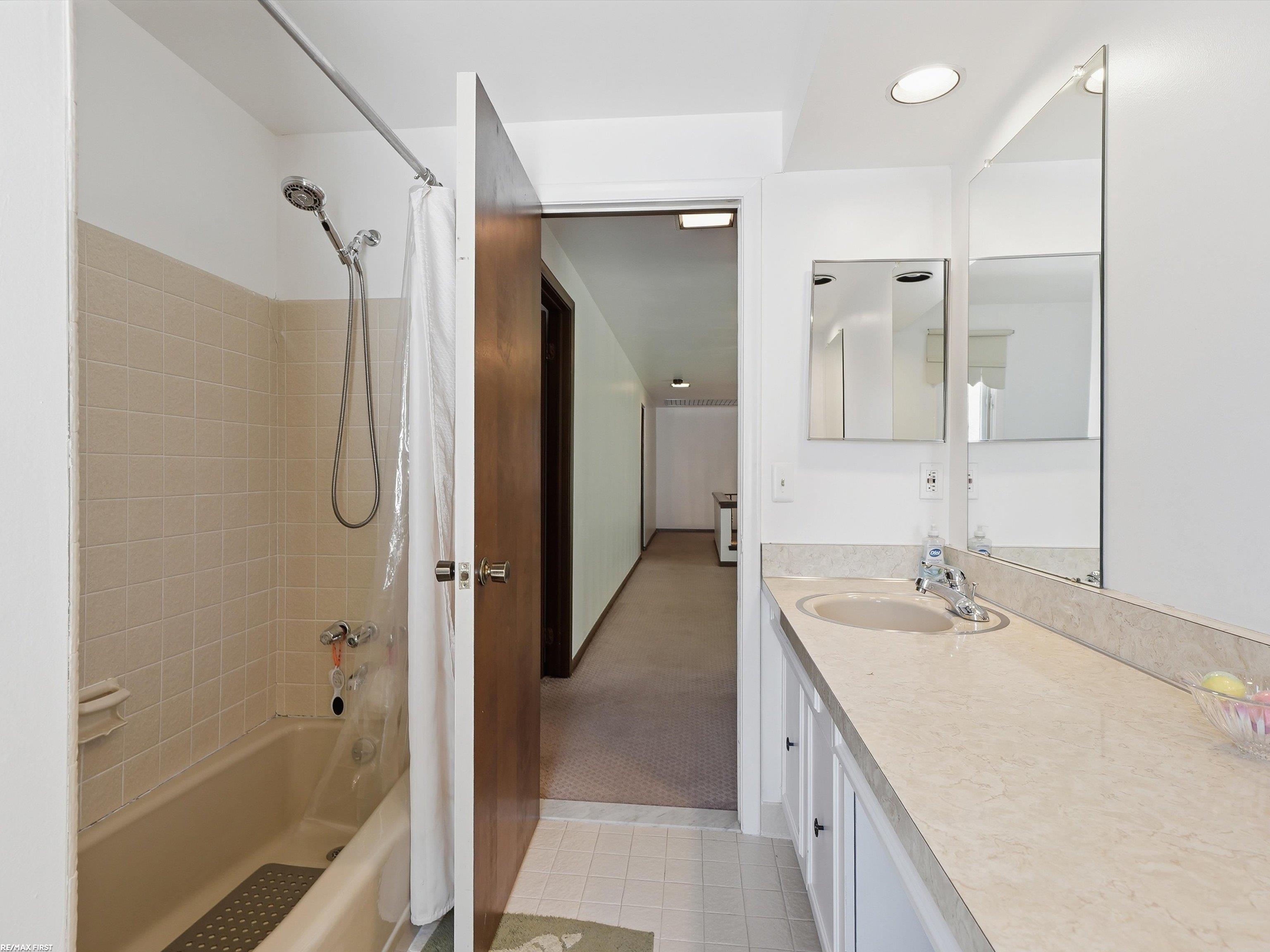4677 Rolling Ridge Road West Bloomfield, MI 48323 - Photo 58 of 76