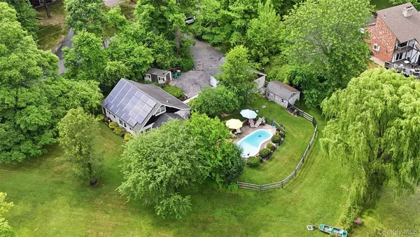 $475,000 | 2 Maple Lane, Hyde Park, NY 12538