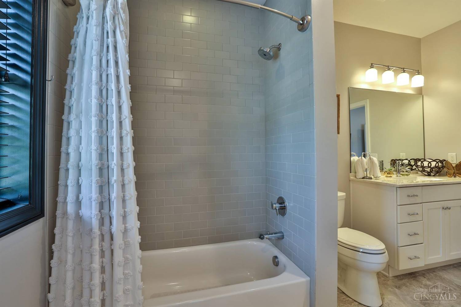 2907 Riverside Drive Cincinnati, OH 45226 - Photo 38 of 75