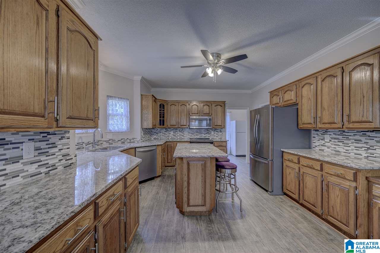 2411 Royal Lane Pelham, AL 35124 - Photo 15 of 48