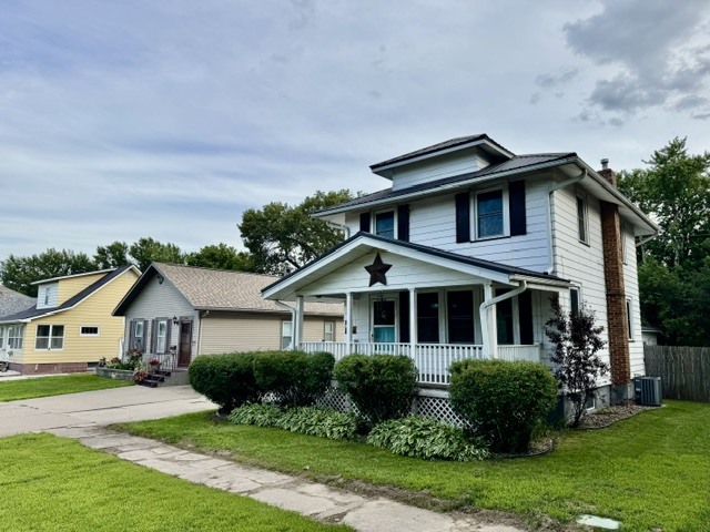 367 19th Place Clinton, IA 52732 - Photo 2 of 30