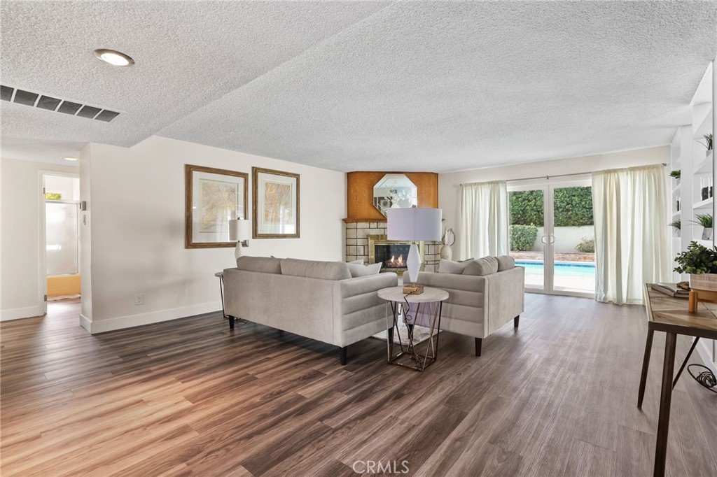 451 Margo Avenue Long Beach, CA 90803 - Photo 5 of 59