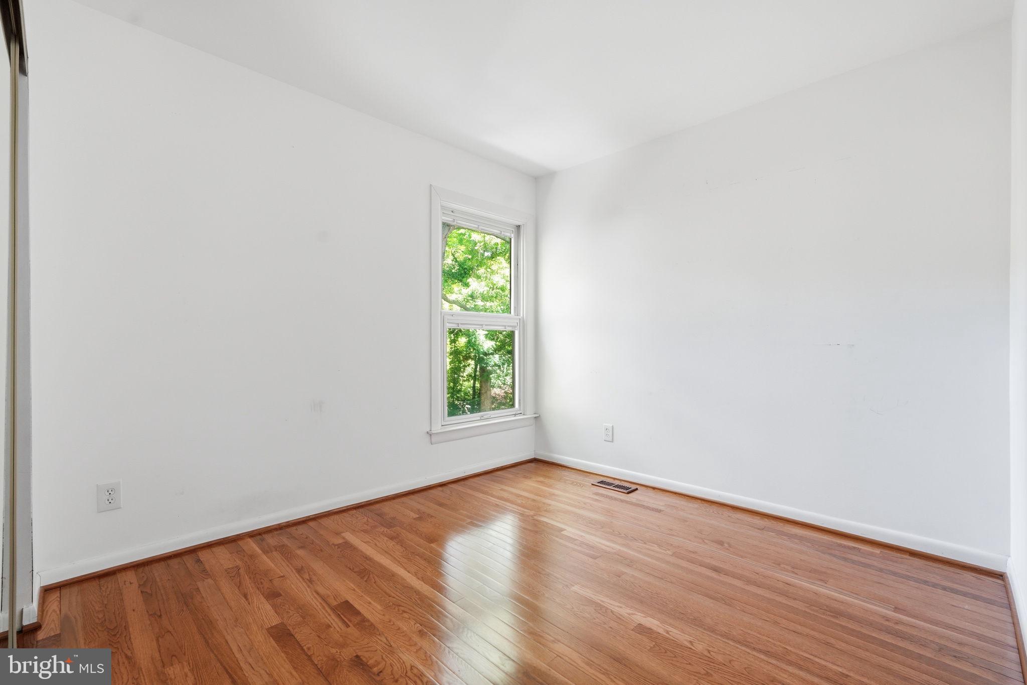 1609 Oak Spring Way Reston, VA 20190 - Photo 33 of 50