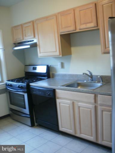 1527 Ralworth Road Baltimore, MD 21218 - Photo 3 of 12 Kitchen