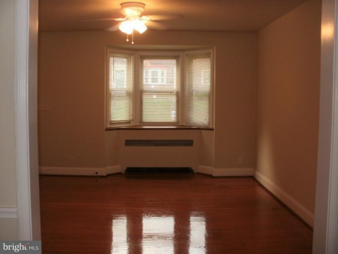 1527 Ralworth Road Baltimore, MD 21218 - Photo 9 of 12 Living Room