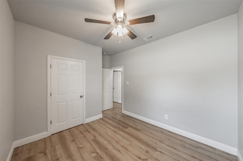402 Robbins Street Cleburne, TX 76031 - Photo 16 of 40
