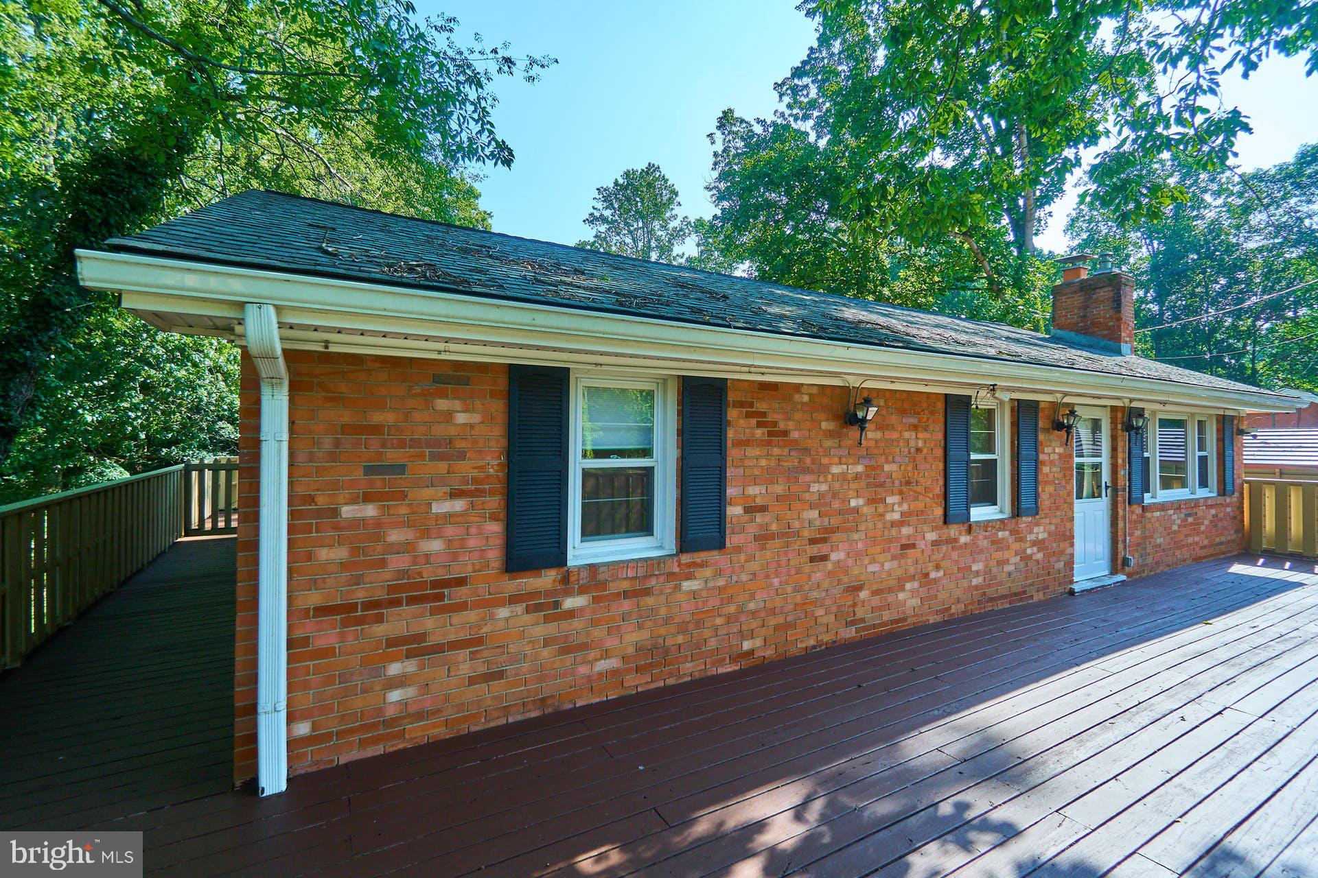 8104 Sinclair Mill Road Manassas, VA 20112 - Photo 5 of 31 Gallery Image 5