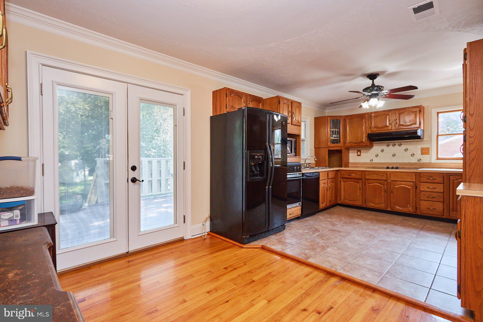 8104 Sinclair Mill Road Manassas, VA 20112 - Photo 9 of 31 Spacious kitchen with room for table