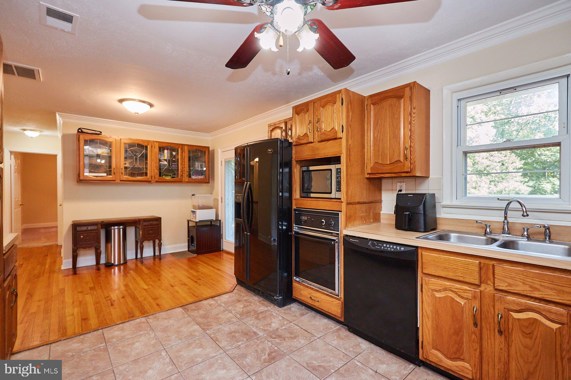 8104 Sinclair Mill Road Manassas, VA 20112 - Photo 10 of 31 Tile floors in kitchen