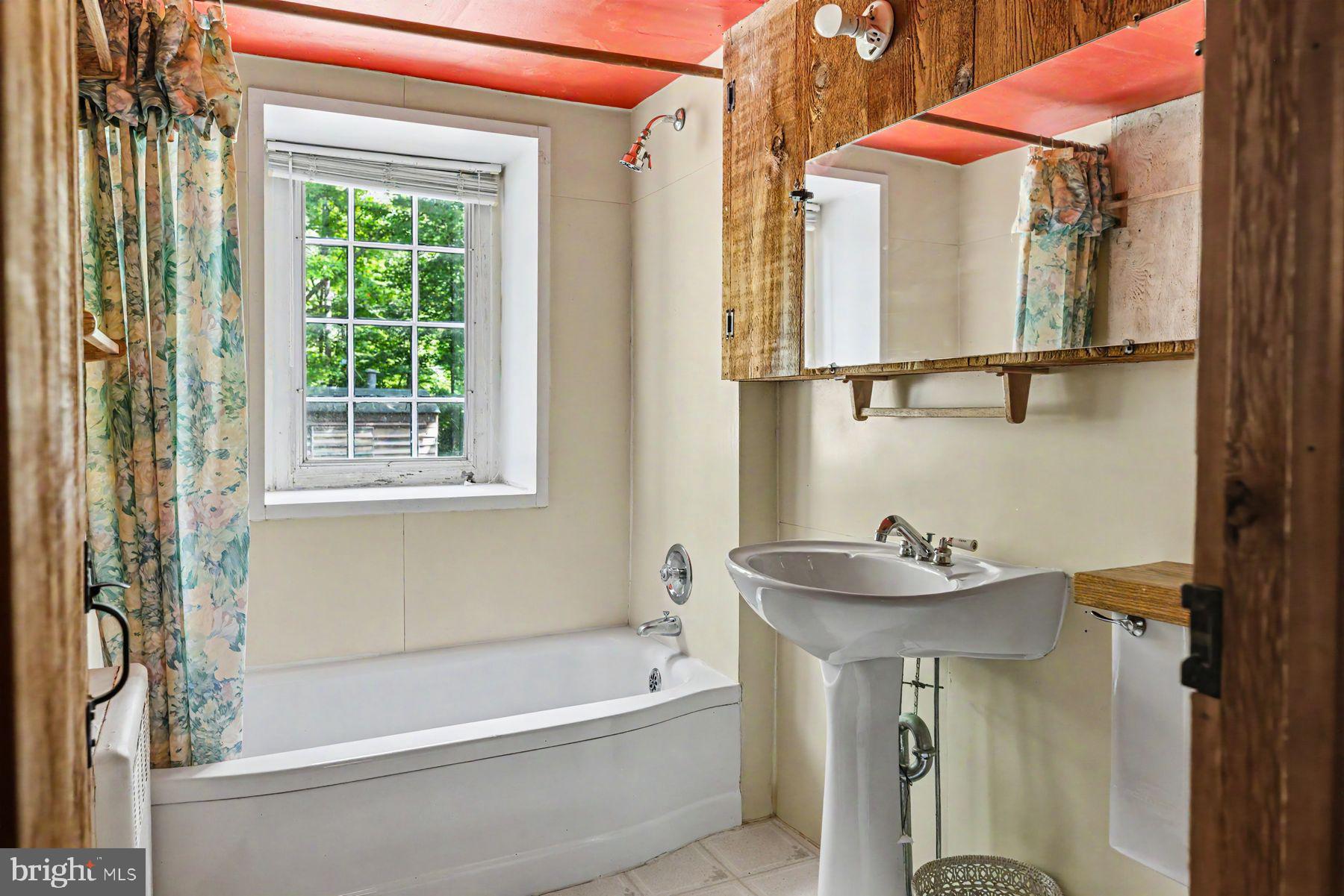 14 Stover Park Road Pipersville, PA 18947 - Photo 27 of 91 2nd floor bathroom