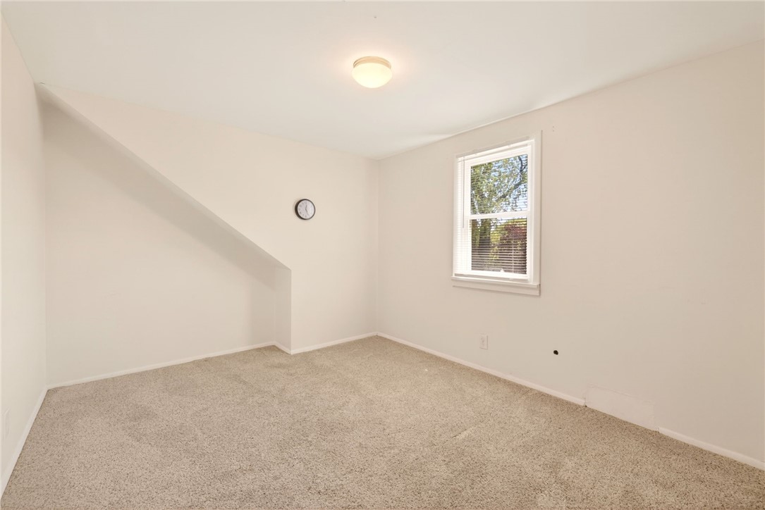 129 Wyndham Road Rochester, NY 14612 - Photo 19 of 31