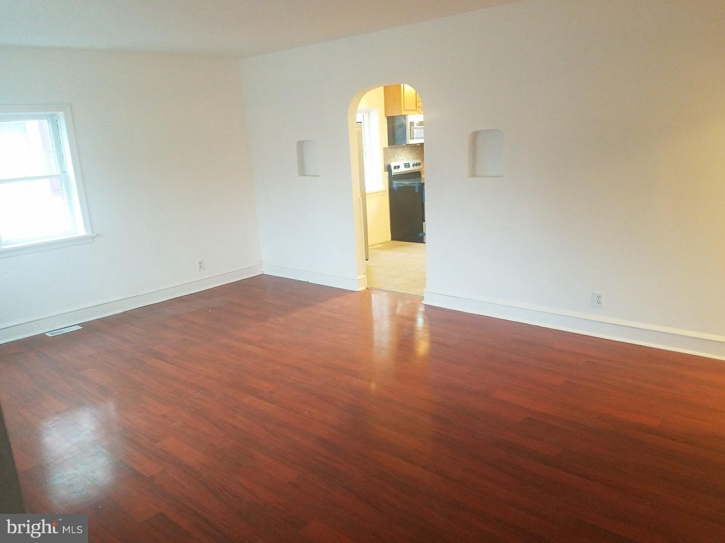 529 Democrat Road Gibbstown, NJ 08027 - Photo 13 of 28 Living Room